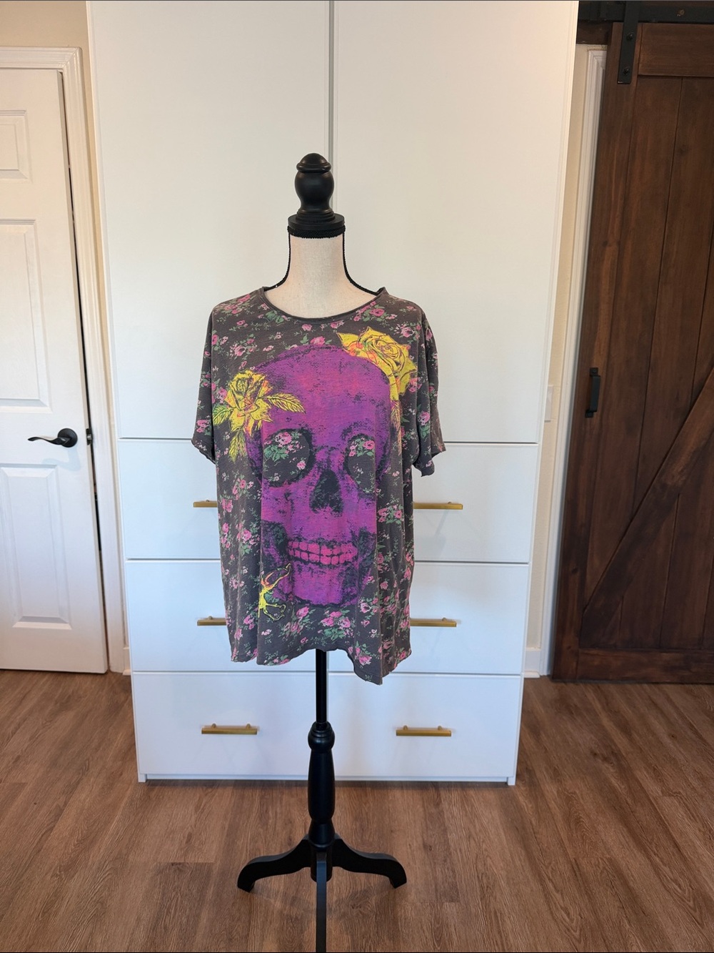 Magnolia Pearl Grey Floral Skull Graphic Tee with Purple & Yellow Print